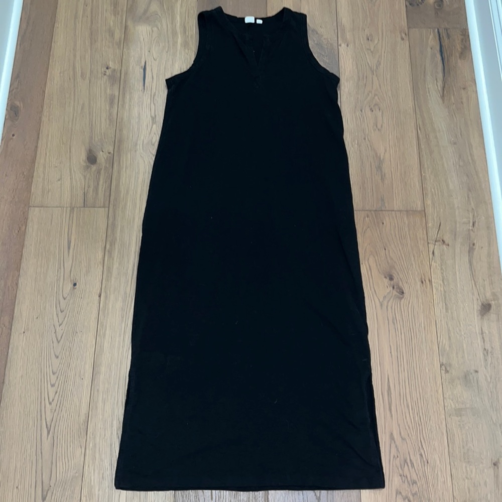 Gap Sleeveless Split-Neck Maxi Dress